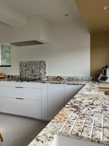 cuisine en granit blanc aran